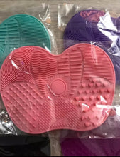 Load image into Gallery viewer, Makeup brush scrubber board